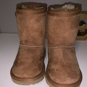 6T toddler Uggs.